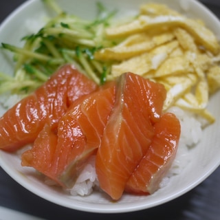 子供大好き！サーモン丼